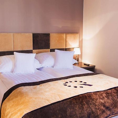 Boutique Hotel'S III Pilsudskiego Lodź Bagian luar foto
