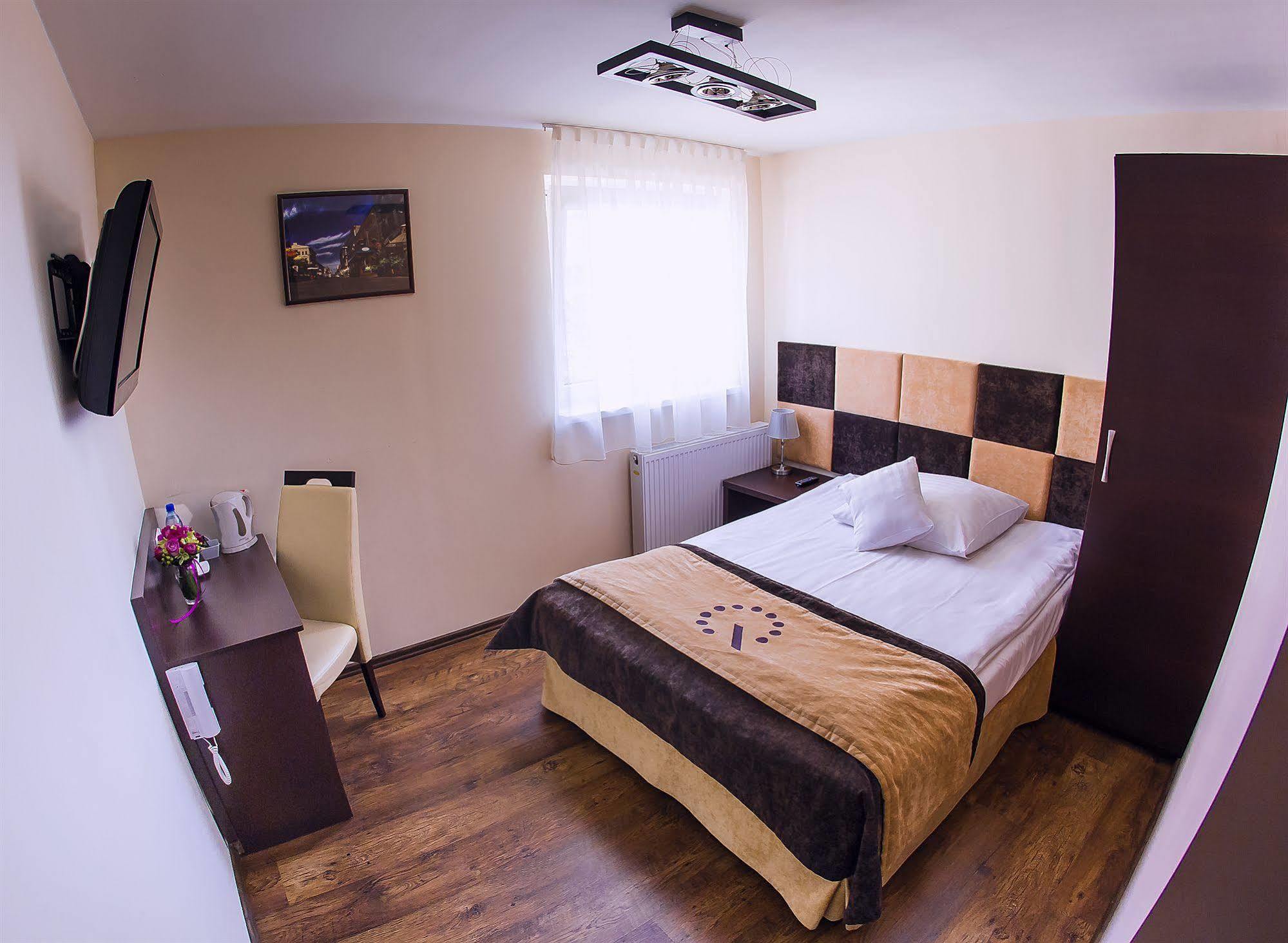 Boutique Hotel'S III Pilsudskiego Lodź Bagian luar foto