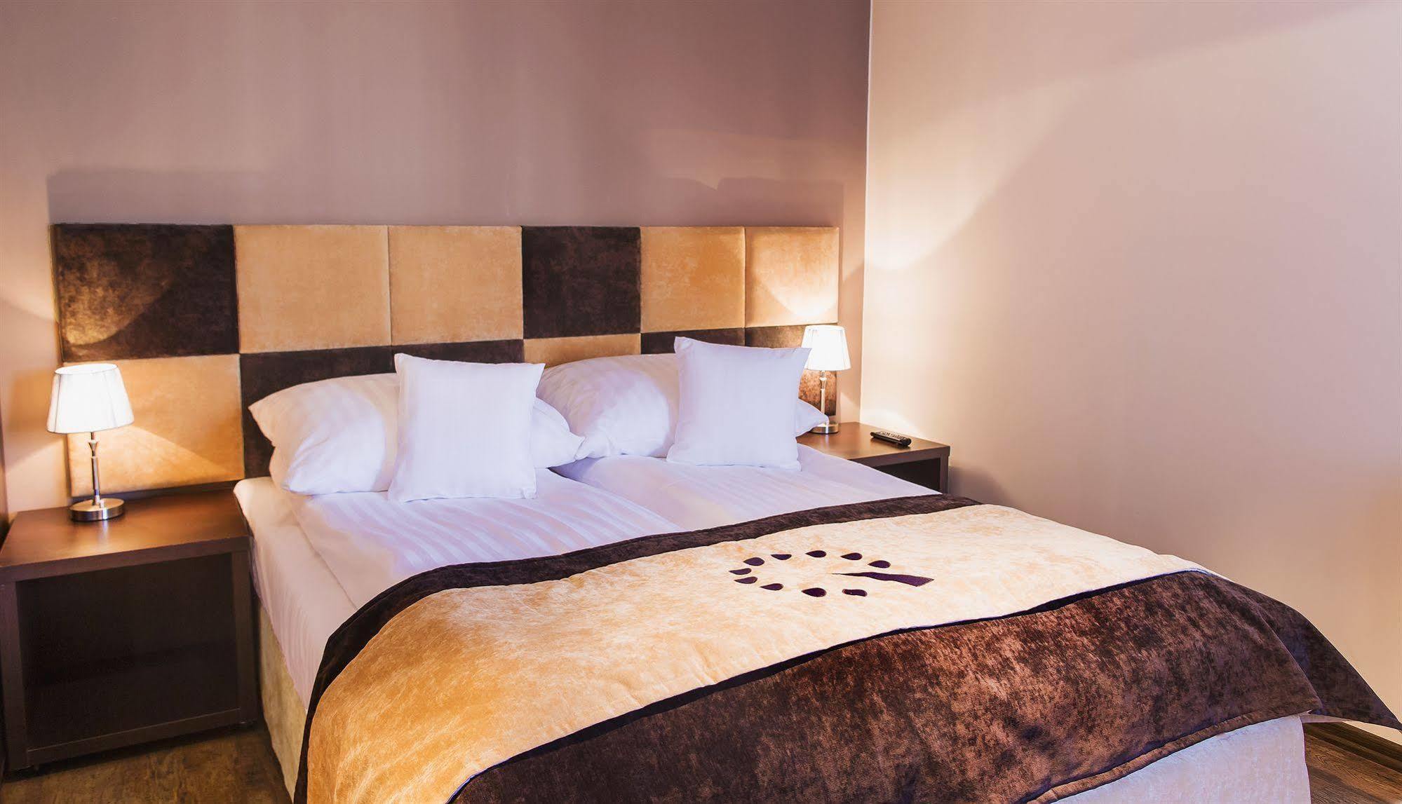 Boutique Hotel'S III Pilsudskiego Lodź Bagian luar foto
